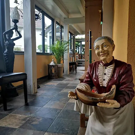 Haushaelfte Ca 290 Qm Luxus Zur Alleinnutzung * Loeffingen