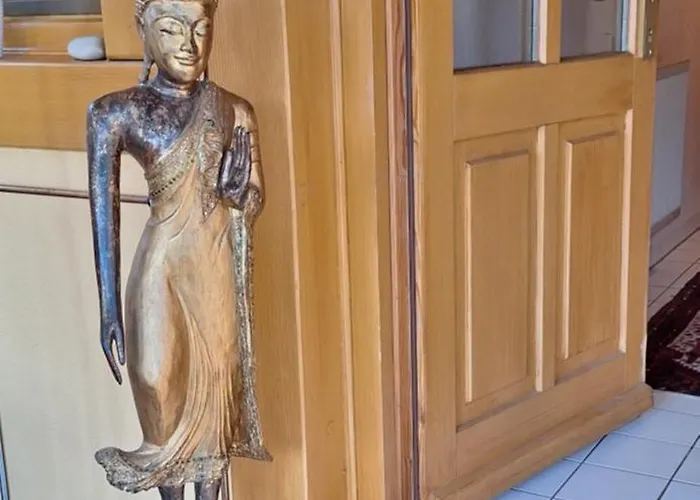 Апартаменты Haushaelfte Ca 290 Qm Luxus Zur Alleinnutzung Лёффинген