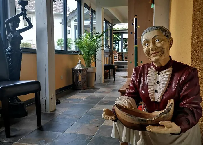 Haushaelfte Ca 290 Qm Luxus Zur Alleinnutzung * Лёффинген